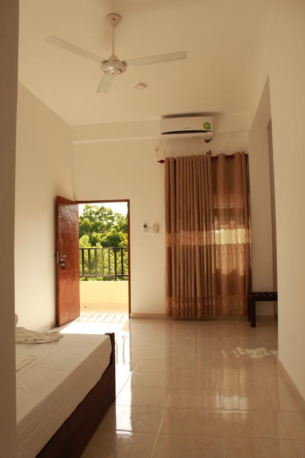 Pearl City Hotel Tissamaharama Exterior photo