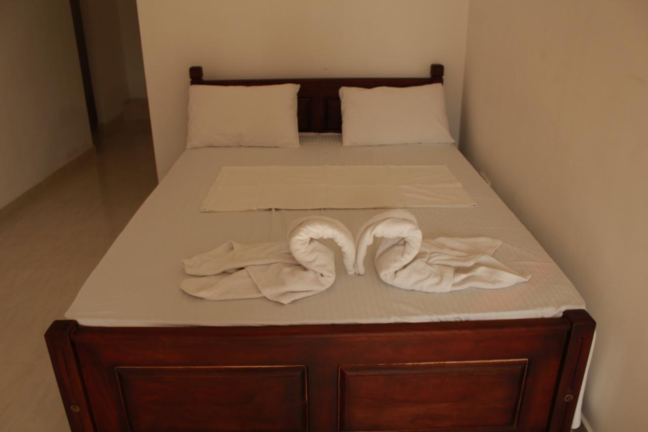 Pearl City Hotel Tissamaharama Room photo