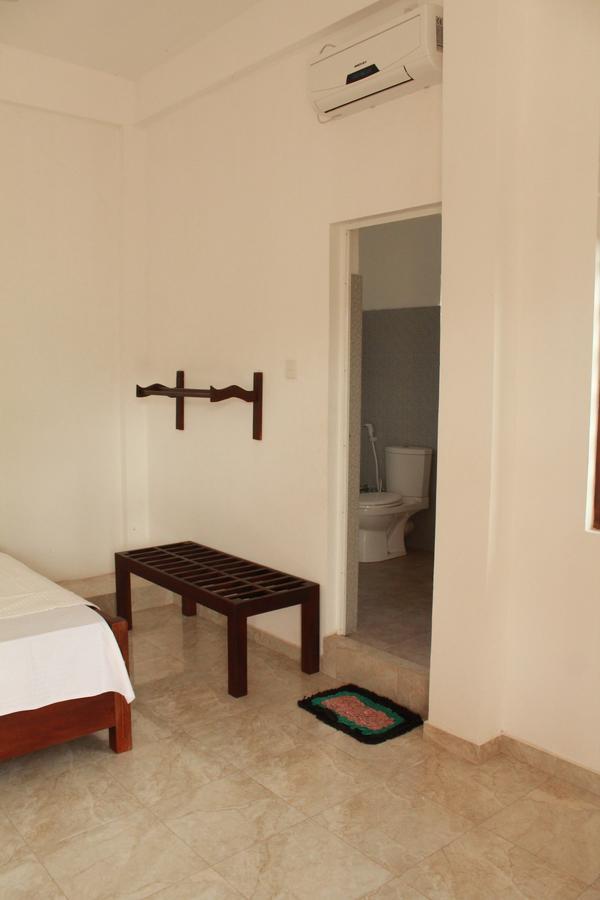 Pearl City Hotel Tissamaharama Room photo